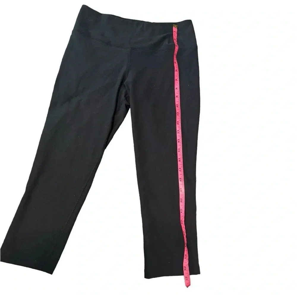 🖤 Nike Black Cropped Leggings Women’s Small Activewear‎ Pants 🏋️‍♀️